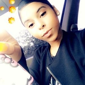 Meet your Posher, Ely